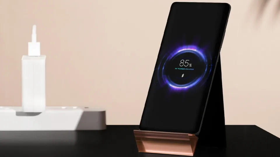 „Xiaomi“ ir toliau drebina technologijų rinką: pristatytas neįtikėtinai greitas įkroviklis