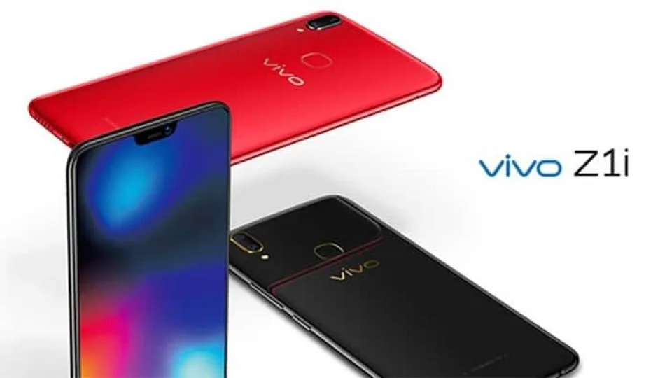 „Vivo Z1i“ pirkėjus vilios ekranu su išpjova ir dviguba kamera