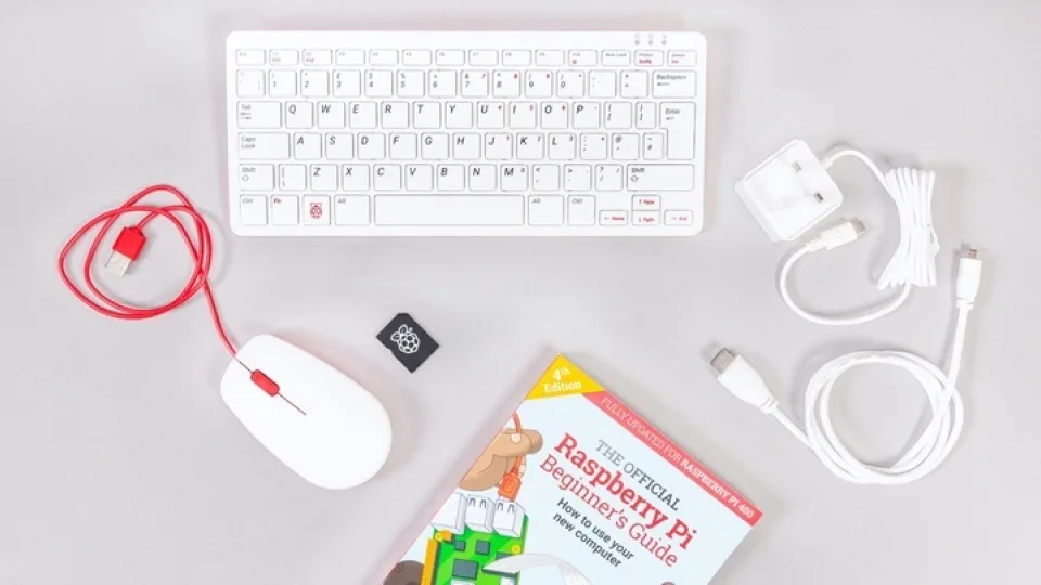 „Raspberry Pi 400“ – pilnavertis stalinis kompiuteris, sutalpintas į klaviatūrą