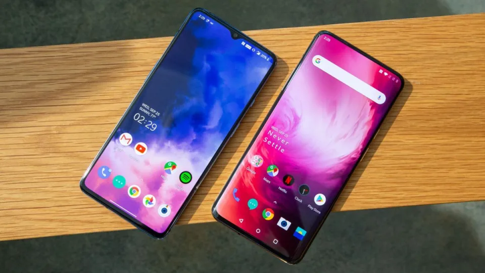 Neįtikėtina akcija: perkantiems „OnePlus 8 Pro” kompanija nemokamai padovanojo „OnePlus 7T”