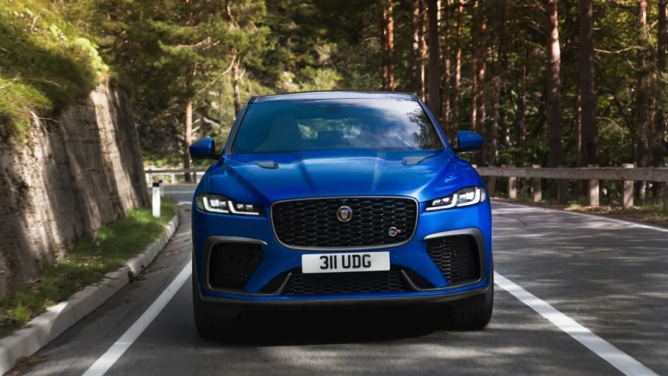„Jaguar“ pristato „F-Pace SVR“ – dar greitesnis ir dinamiškesnis SUV