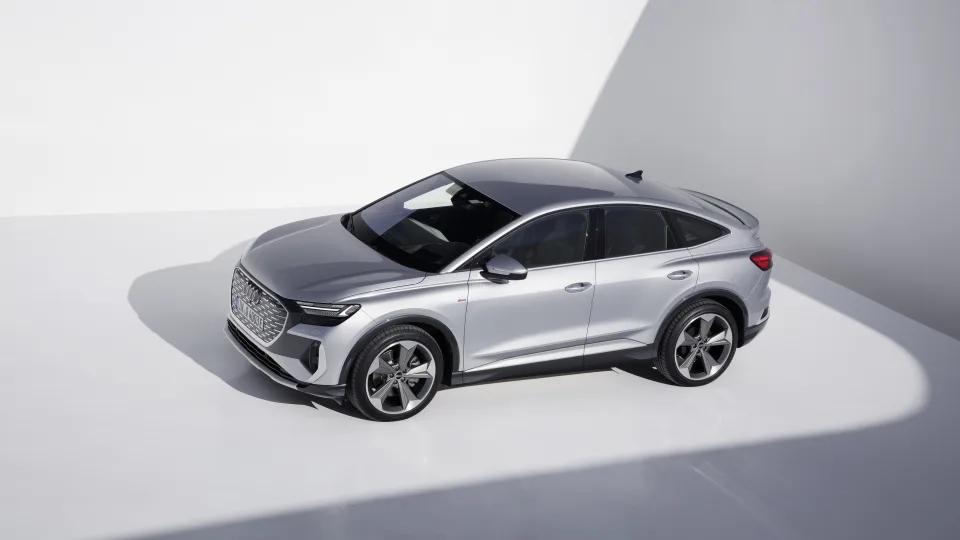 Išaugo „Audi“ elektromobilių populiarumas: užsakymai Vakarų Europoje sprogo, bet Kinijoje – šaltas dušas
