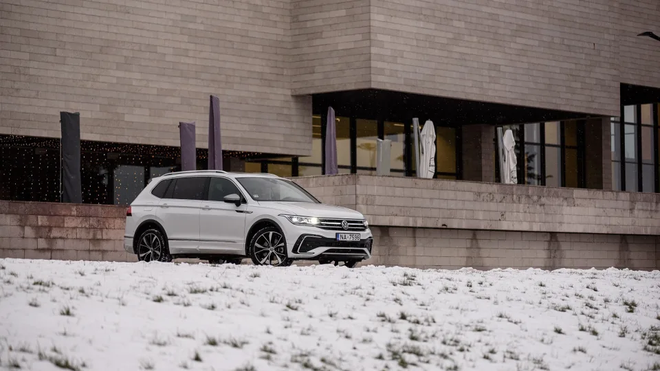 „Volkswagen“ turi žadą atimančių naujienų: neįtikėtinai erdvus visureigis jau prieinamas ir mums