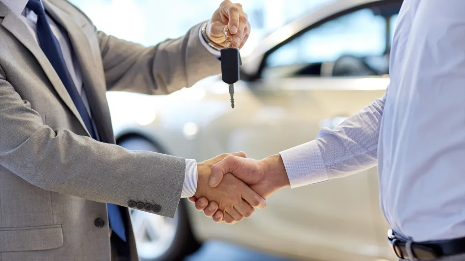 Elektromobilis ar automobilis su vidaus degimo varikliu: kaip įvertinti visą pirkimo kainą?