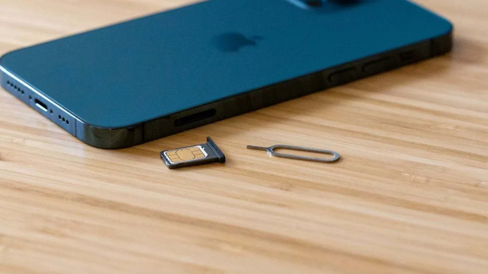 Artėja eros pabaiga? „iPhone“ gali atsisakyti fizinių SIM kortelių
