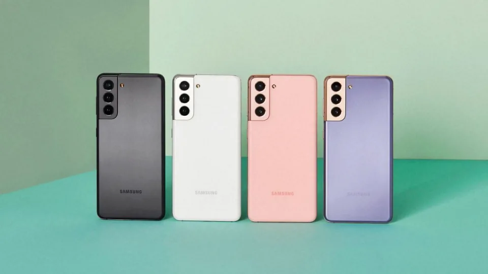 „Samsung Galaxy S21“ pagaliau išsprendė pirmtako problemą: telefono savininkams tai patiks