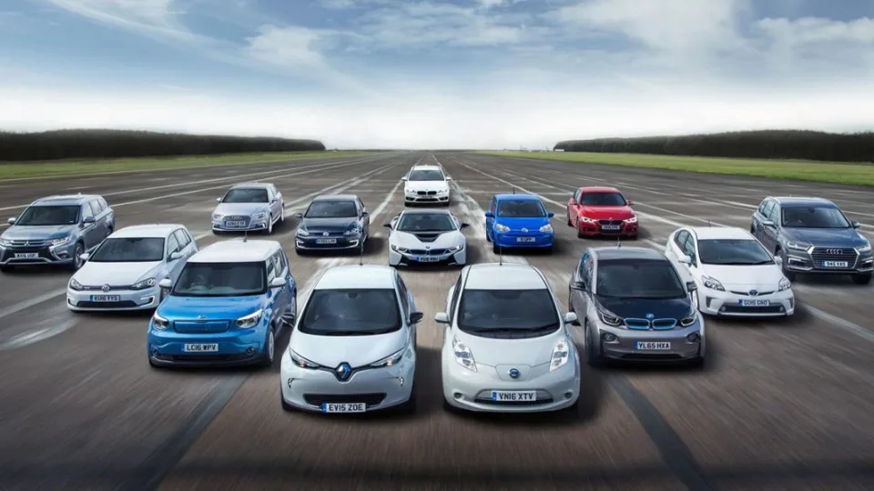 Apsidrausti elektrinį automobilį gali būti sunkiau, nei tradicinį: viskas, ką reikia žinoti