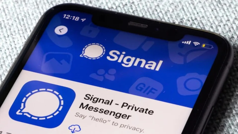 „Signal” vadovės perspėjimas: dirbtinio intelekto agentai kelia grėsmę privatumui ir demokratijai