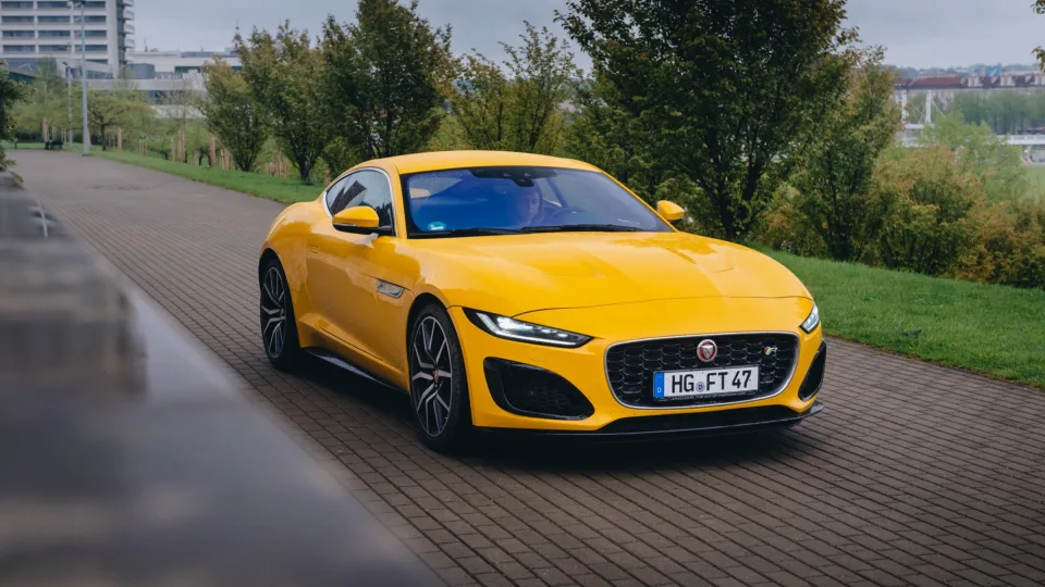 „Jaguar Land Rover“ skelbia ambicingus tvarumo tikslus, kurie nustatys naujus prabangių automobilių pramonės standartus