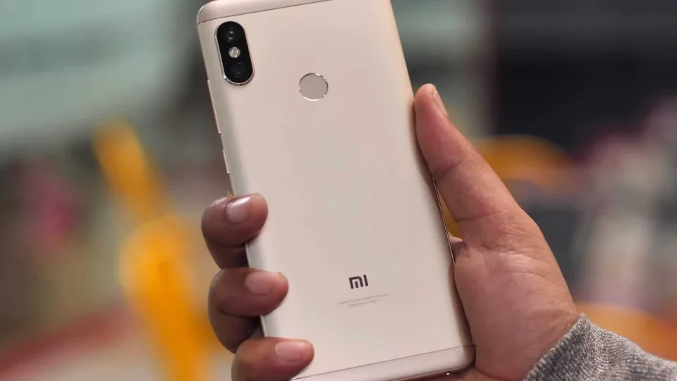Kokį telefoną pasirinkti? Trys geriausi telefonai iki 300 eurų
