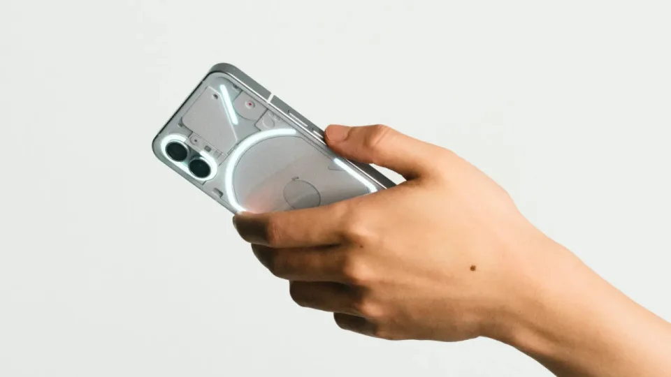 Aiškėja detalesnės naujojo „Nothing“ telefono specifikacijos: pasiūlys didelį AMOLED ekraną, „MediaTek“ procesorių ir aukštos raiškos kameras
