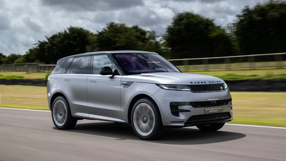 Naujajame „Range Rover Sport“ – pažangios technologijos: kas slypi po naujausiais gamintojo sprendimais?