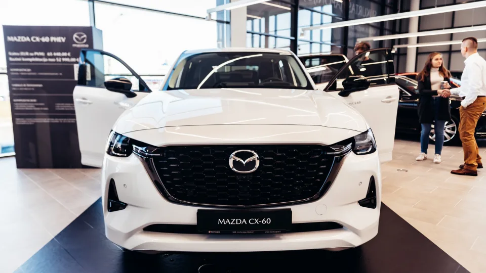 Lietuvoje debiutavo visiškai naujas „Mazda CX-60“: pirmasis bendrovės iš tinklo įkraunamas hibridas