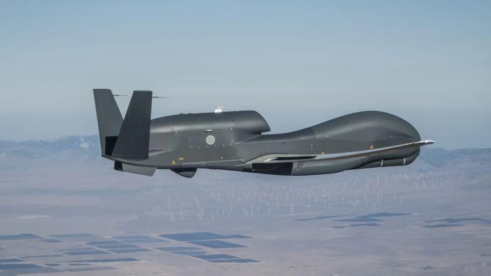 Netoli Krymo pastebėtas milžiniškas amerikiečių dronas: okupantai puolė į paniką, sužinokite kuo šis dronas toks ypatingas