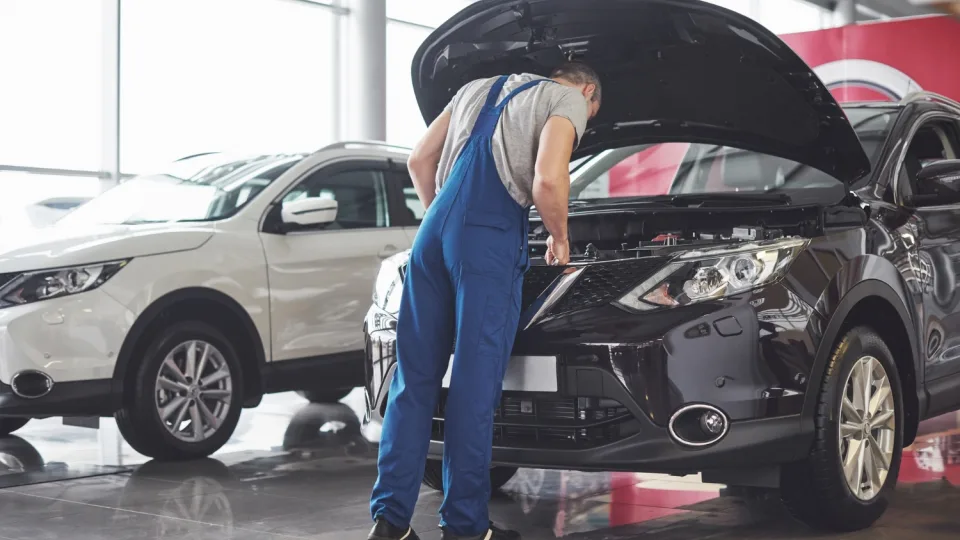 Šiuos automobilius mechanikai vadina tiesiog košmariškais: pasakė, ko geriau nepirkti ir įvardijo to priežastis