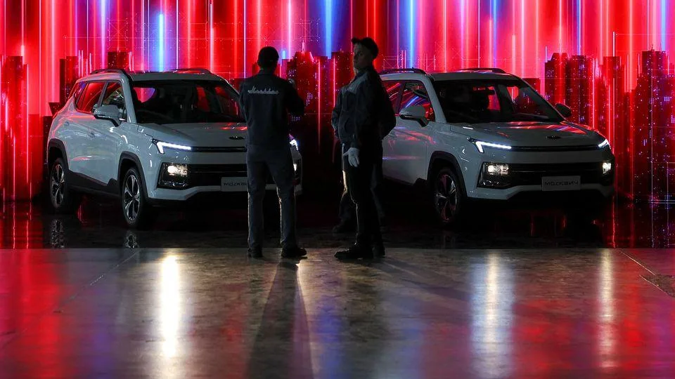 Rusijos automobilių rinkoje – milžiniški pokyčiai: žaibiškai išaugo vienos šalies modelių populiarumas, rusams tai visai nepatinka
