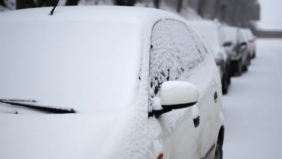 Viena smulkmena gali sustabdyti jūsų automobilį šalčiausią rytą, štai ką mechanikai pataria atlikti dabar