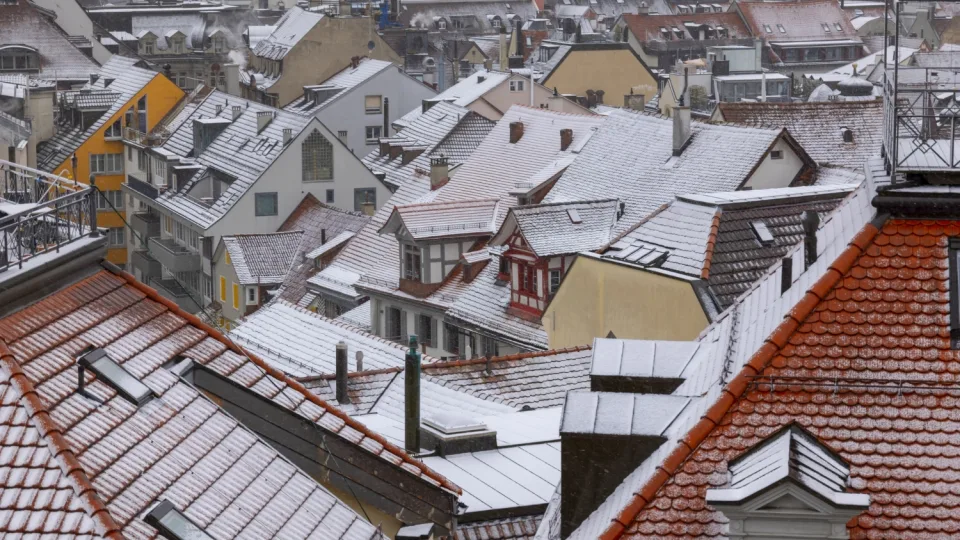 Pavojus tyko už kampo: kas turi barstyti, valyti ir saugoti tave žiemą ir ką daryti, jei niekas to nedaro