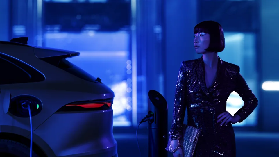 „Jaguar“ atnaujino F-PACE: hibridinis visureigis vien elektra nuvažiuos 20 proc. daugiau
