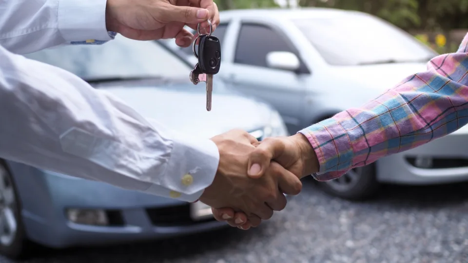 Ketinantiems pirkti naudotą automobilį – svarbios naujienos: atsakė į klausimą, ar mažės naudotų automobilių kainos