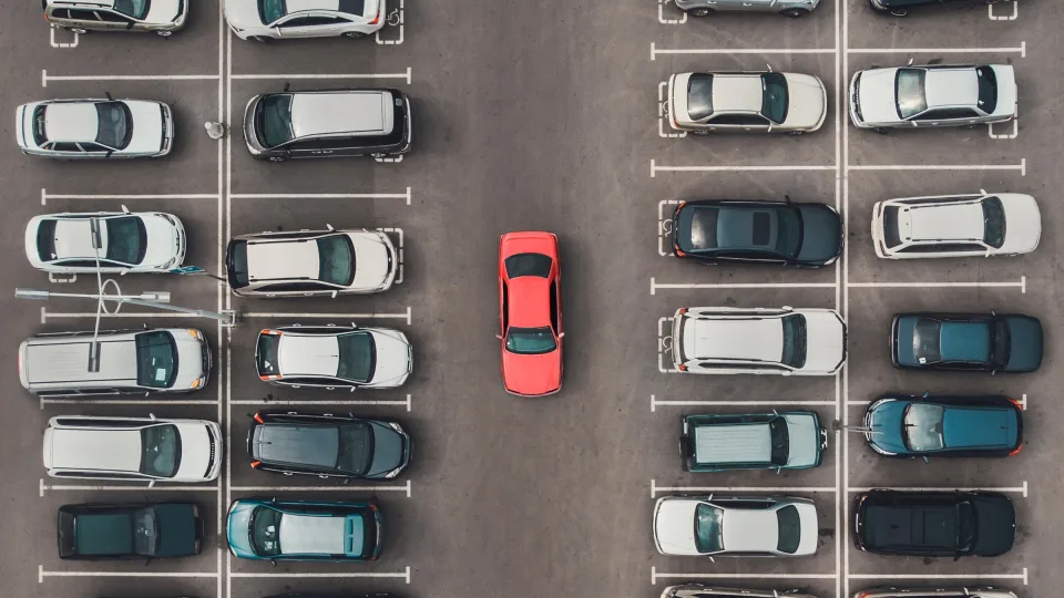 Naudoto automobilio ieškantys lietuviai – turėtų suklusti: atskleidžiama niūri naudotų automobilių rinkos situacija