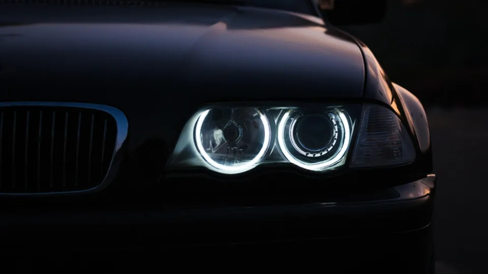 Svarbiausias automobilių komponentas, kuris gelbsti mus tamsiu paros metu: ką daryti, kad jie veiktų nepriekaištingai?