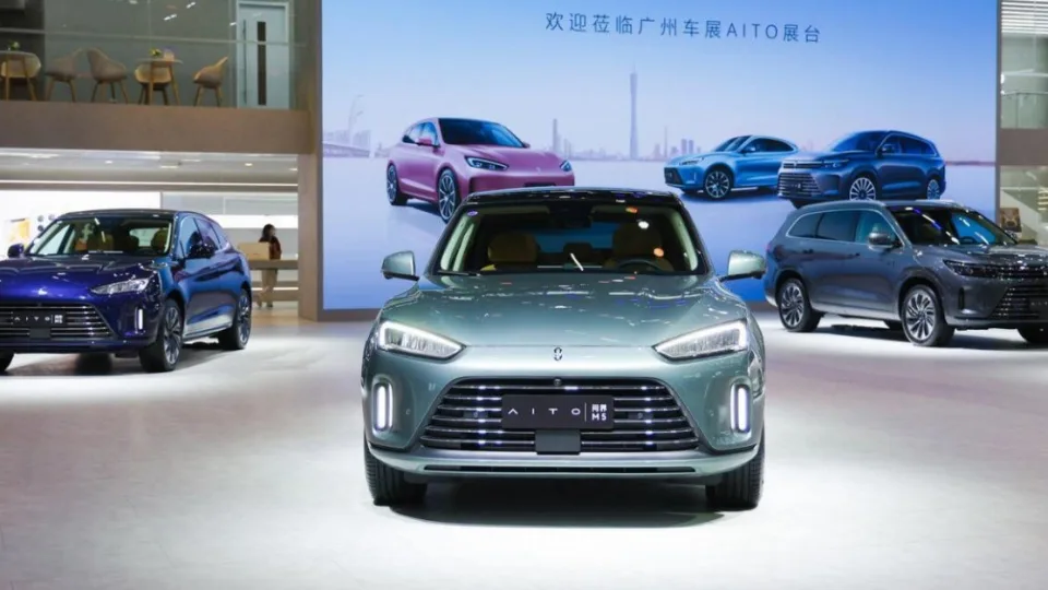 „Huawei“ turi itin ambicingų planų: kinų milžinė ketina sudrebinti automobilių rinką, išsikelti itin ambicingi tikslai