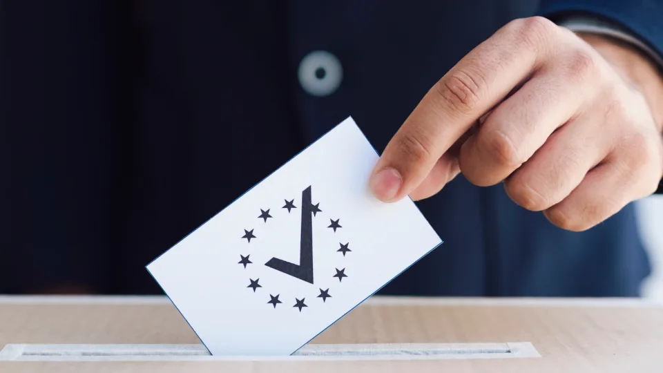 Lietuviai stoja į kovą dėl grynųjų pinigų: ar Lietuva taps pirmąja šalimi, ginančia teisę į pinigus rankose?