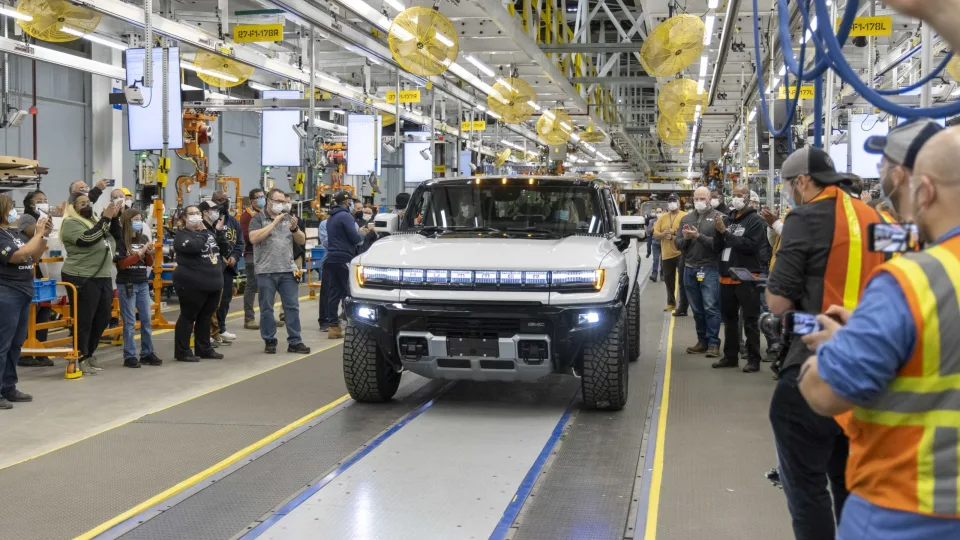 „General Motors“ didina apsukas: per ketvirtį pardavė virš 46 tūkst. elektromobilių ir tai tik pradžia