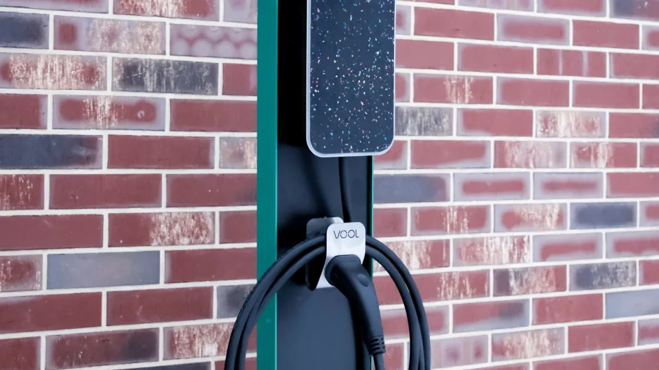 (Ne)žinomi elektromobilių įkrovimo pajėgumai: nuo efektyvesnio energijos naudojimo iki papildomų pajamų
