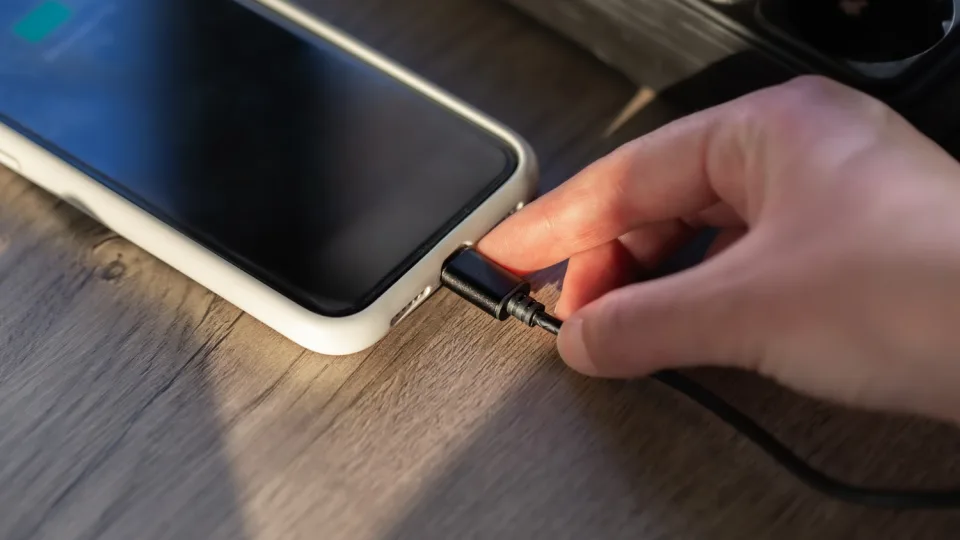 Ekspertai atskleidė svarbiausias taisykles: prailginkite savo telefono naudojimo laiką