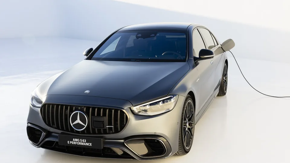 Greičiausia visų laikų S klasė: naujasis „Mercedes-AMG“ šedevras pasiūlys F-1 bolido dinamikos sintezę ir privačių lėktuvų komfortą