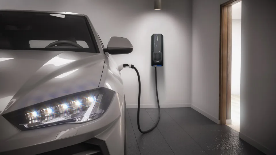 „Regitros“ duomenys atskleidžia besikeičiančius lietuvių įpročius: lietuviai vis dažniau renkasi elektromobilius, fiksuojamas didžiulis augimas