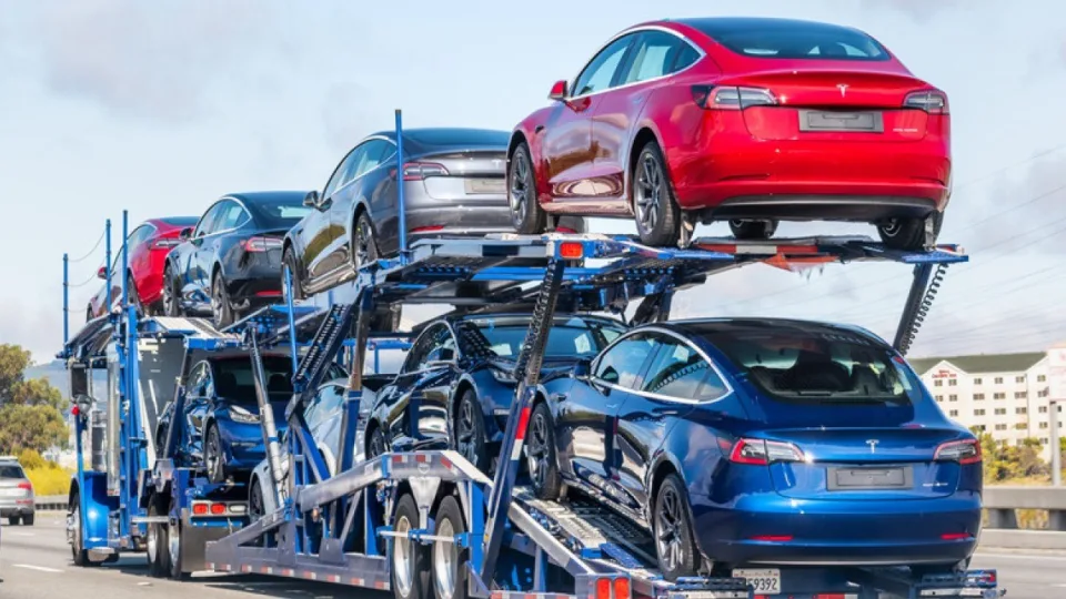 Elektrinius automobilius jau renkasi ir įmonės: fiksuojamas vis didesnis jų populiarumas, lietuviai pirmauja Baltijos šalyse