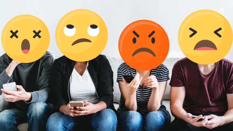 Tikrovės neatitinkantis komentaras internete – teisė į nuomonę ar garbės ir orumo pažeidimas?