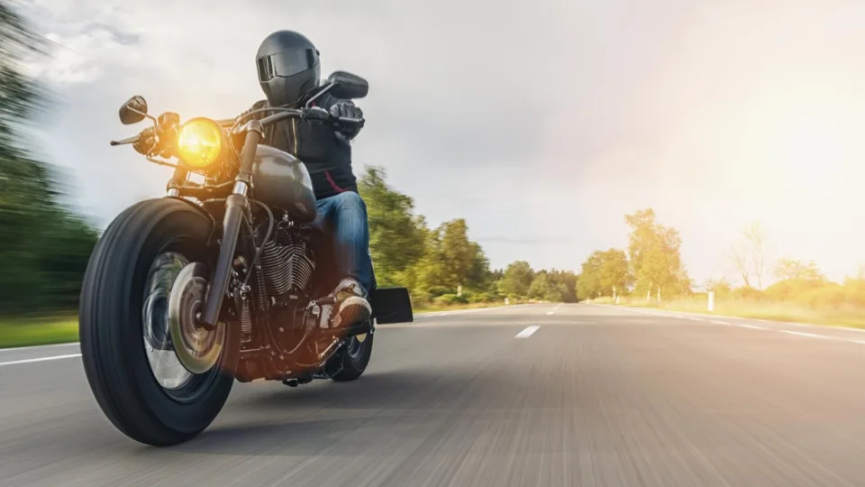 Motociklininkų sezono startas: dažniausios avarijos, skaudžios klaidos, ekspertas pasakė, kaip to išvengti