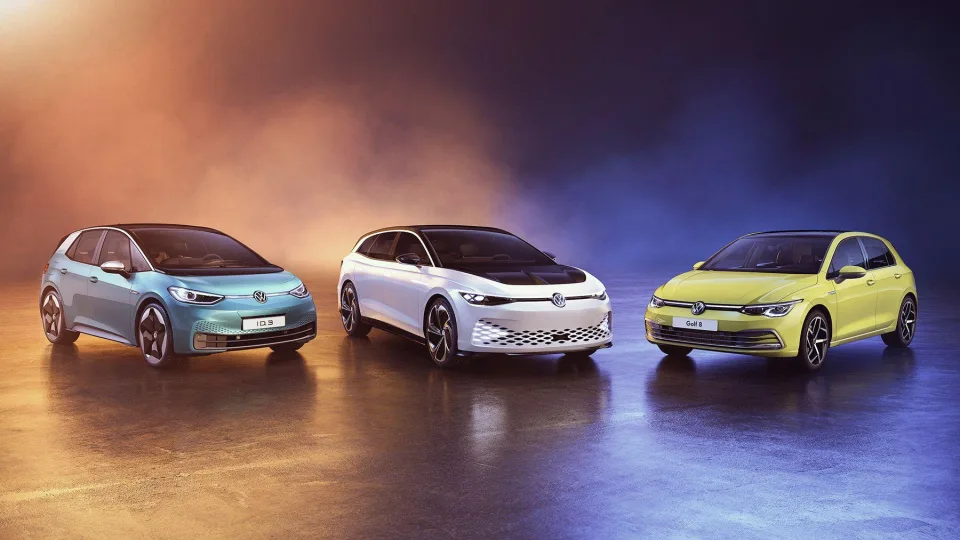 Vidaus degimo variklių dienos jau suskaičiuotos? Situacija automobilių rinkoje gali pasikeisti jau netrukus, tačiau ekspertai pažymi ir vieną didelę problemą
