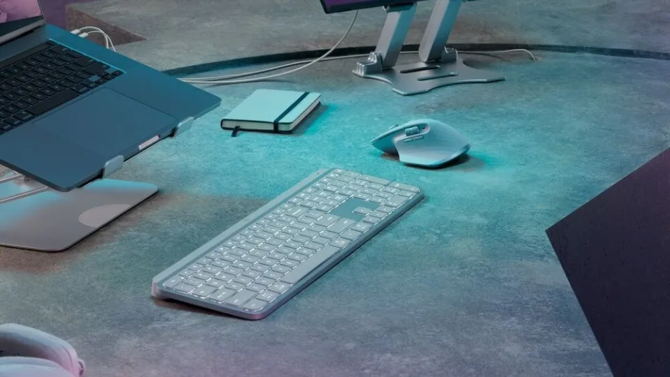 Atraskite naujuosius „Logitech Master Series“ gaminius su „Smart Actions" funkcijomis programėlėje „Logi Options+“