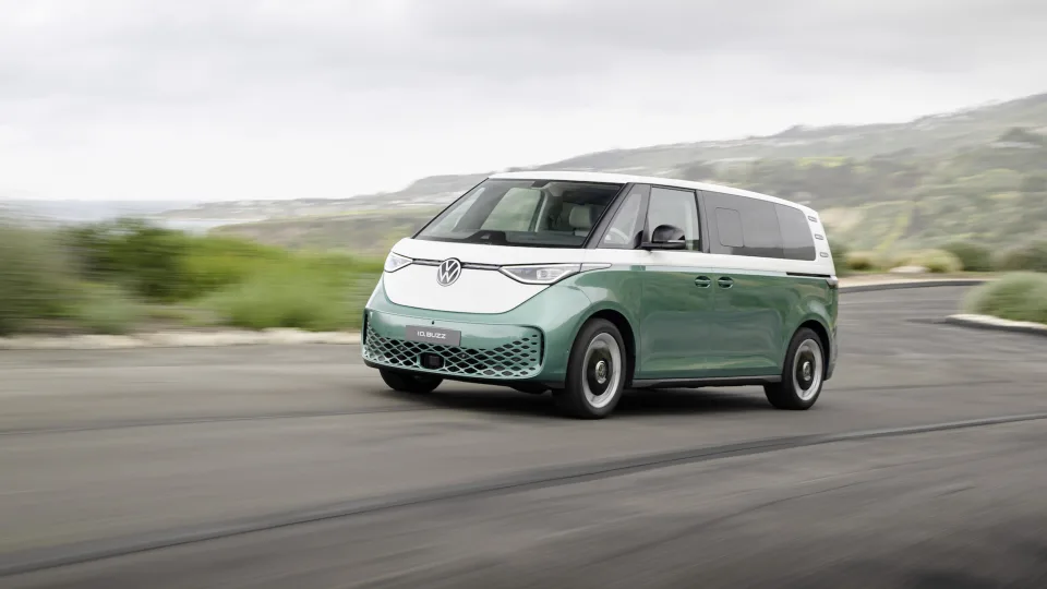 „Volkswagen“ pristatė septynvietį elektrinį „ID.Buzz“ mikroautobusą