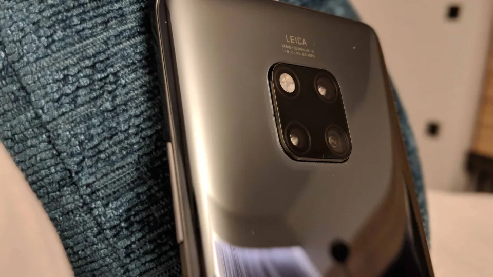 „Telia“ pradeda išankstinę prekybą „Huawei Mate 20 Pro“