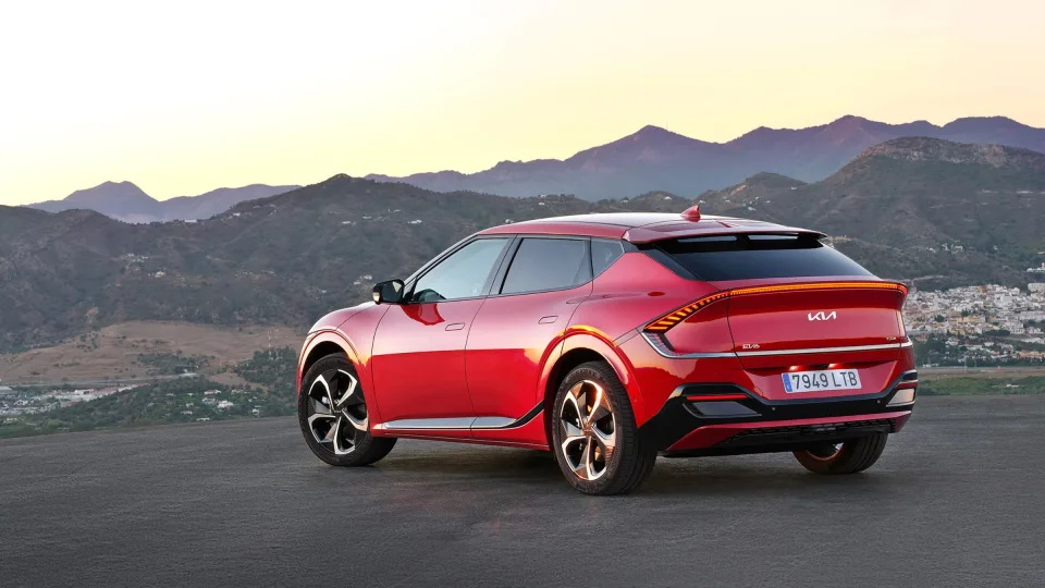 Automobiliai ir jų apdovanojimai – tuščios kalbos ar kokybės ženklas?