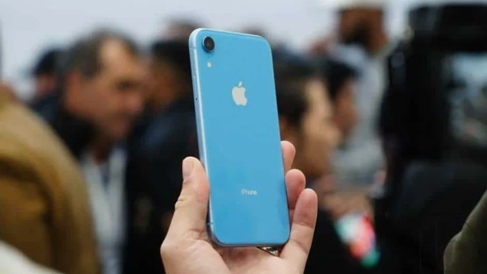 „Tele2“ pradėjo „iPhone Xr“ prekybą: lietuviai renkasi klasikines spalvas