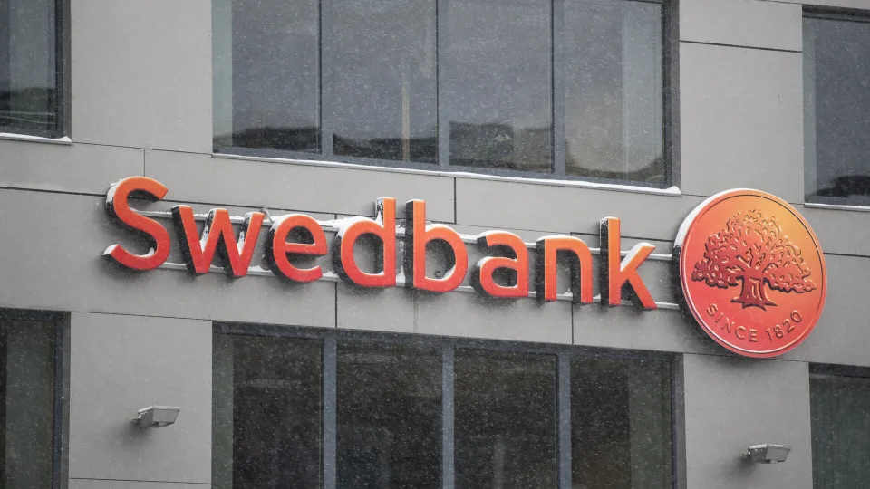 Daugelis „Swedbank“ klientų ir vėl susidurs su laikinais nepatogumais: informuojama apie galimus paslaugų trikdžius, paaiškintos ir to priežastys