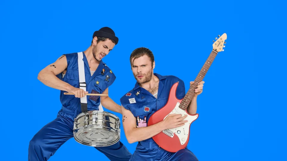 Startuoja nauja „Tele2“ reklamos kampanija – apie namų internetą uždainavo „Teleduetas“
