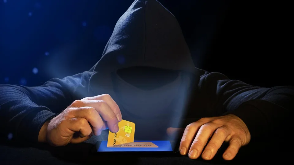 Dėl masinės atakos prieš lietuvius – „Tele2“ perspėjimas kiekvienam iš mūsų: naudota itin įtikinama gudrybė, ekspertai pasakė kaip apsisaugoti