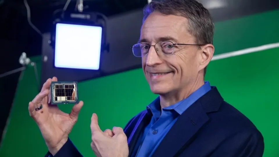 „Intel“ patvirtino, kad ateityje naudos AMD stiliaus 3D spartinančiąją atmintį