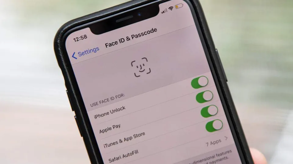 JAV policininkų prašoma be reikalo nežvilgčioti į „Face ID“ naudojančius „iPhone“