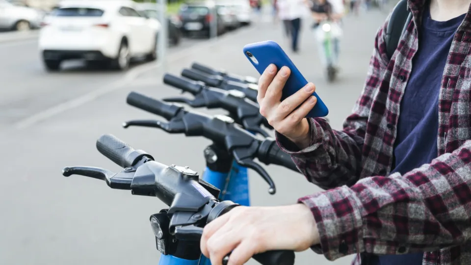Lietuviams ir vėl teks gerokai paploninti savo pinigines: sugalvota dar viena rinkliava, šįsyk susimokėti daugeliui mūsų