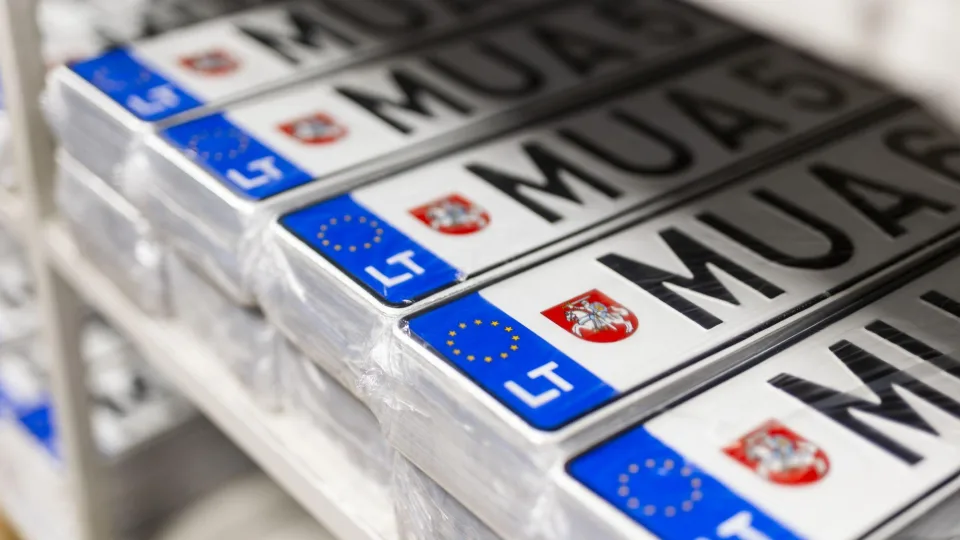„Regitra“ pristato naujovę, kuri patiks daugeliui: pasiūlė naujo dizaino numerius, kurie bus pažymėti specialiu ženklu