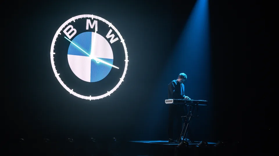Lietuvoje debiutuoja pirmasis „BMW i5“ elektromobilis: įkrovimą bus galima reguliuoti pagal elektros kainas biržoje